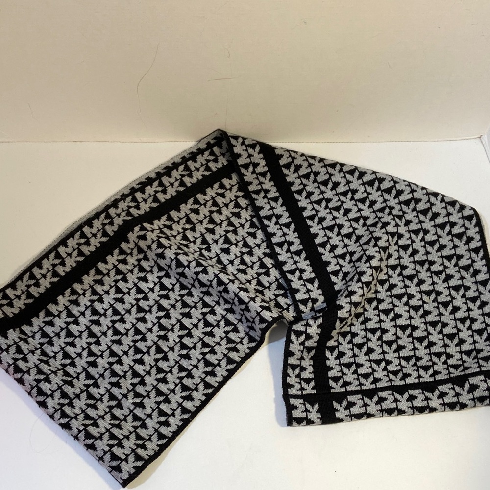 MICHAEL Michael Kors Black and White Knit Infinity Scarf